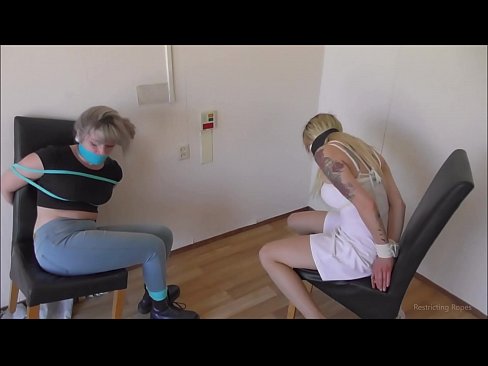 ❤️ צוגעבונדן / צוגעבונדן און געגאסען / מיידל אין נויט ❤️ פּאָרן ווידעא ביי אונדז ﹏